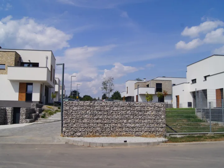 Osiedle mieszkaniowe, instalacje elektryczne i alarmowe