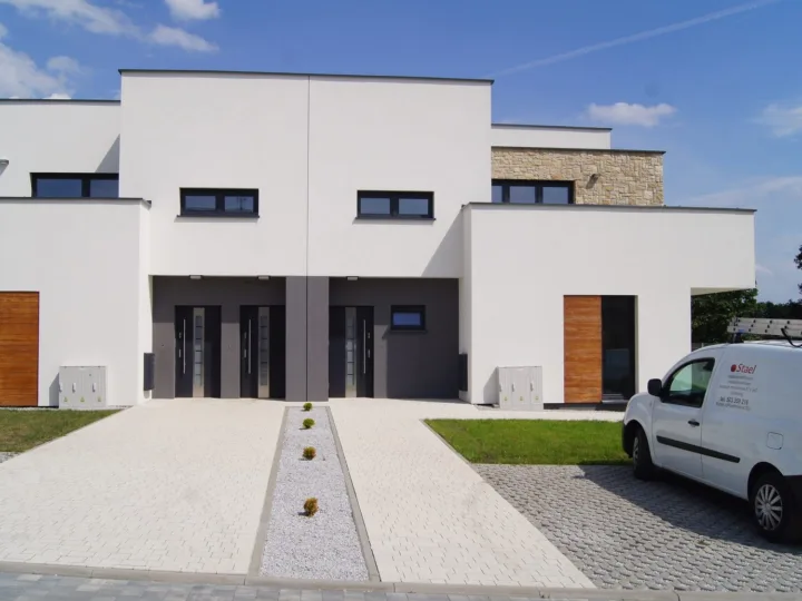Zespół budynków mieszkalnych, realizacja instalacji